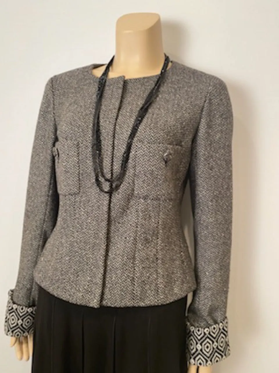 Chanel 08A 2008 Fall Collarless Herringbone Jacket with removable Cuffs FR 40 US 4