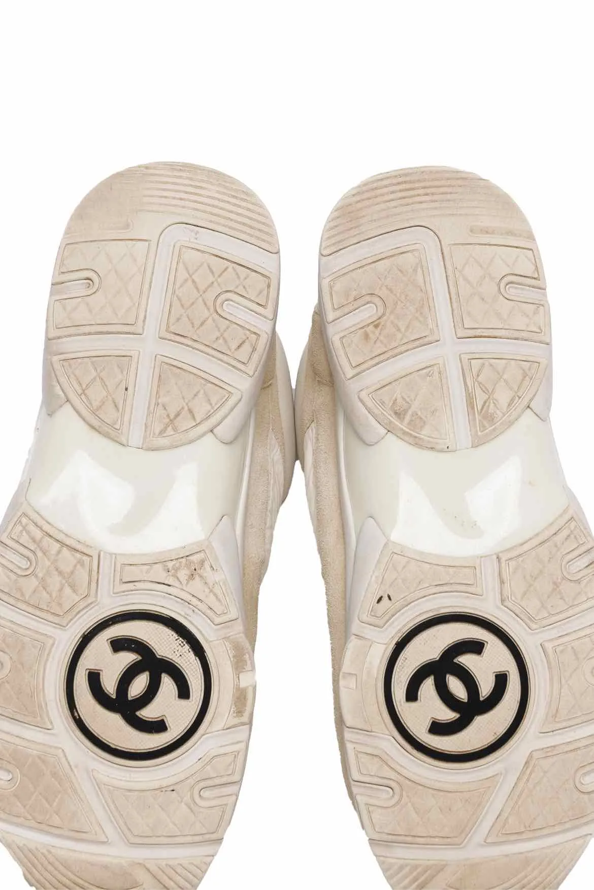 Chanel Size 38.5 Fabric & Suede CC Logo Sneaker