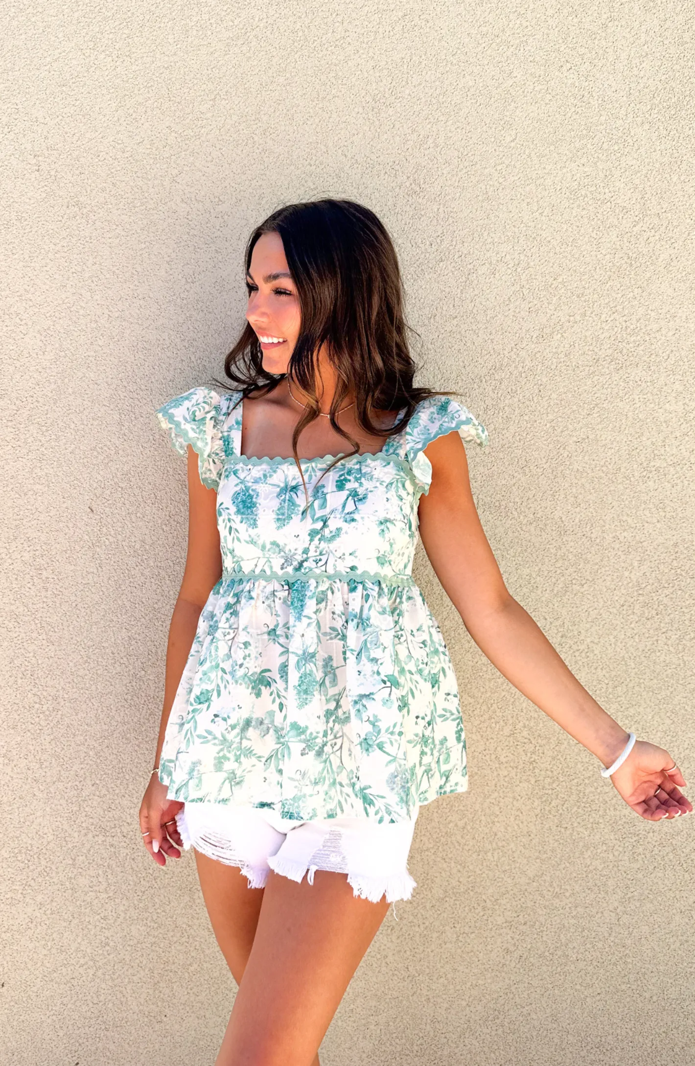 Sure! Here is an optimized version of the product title with modifiers:

Chic Green Floral Babydoll Top - Your Forever Crush Fashion Essential